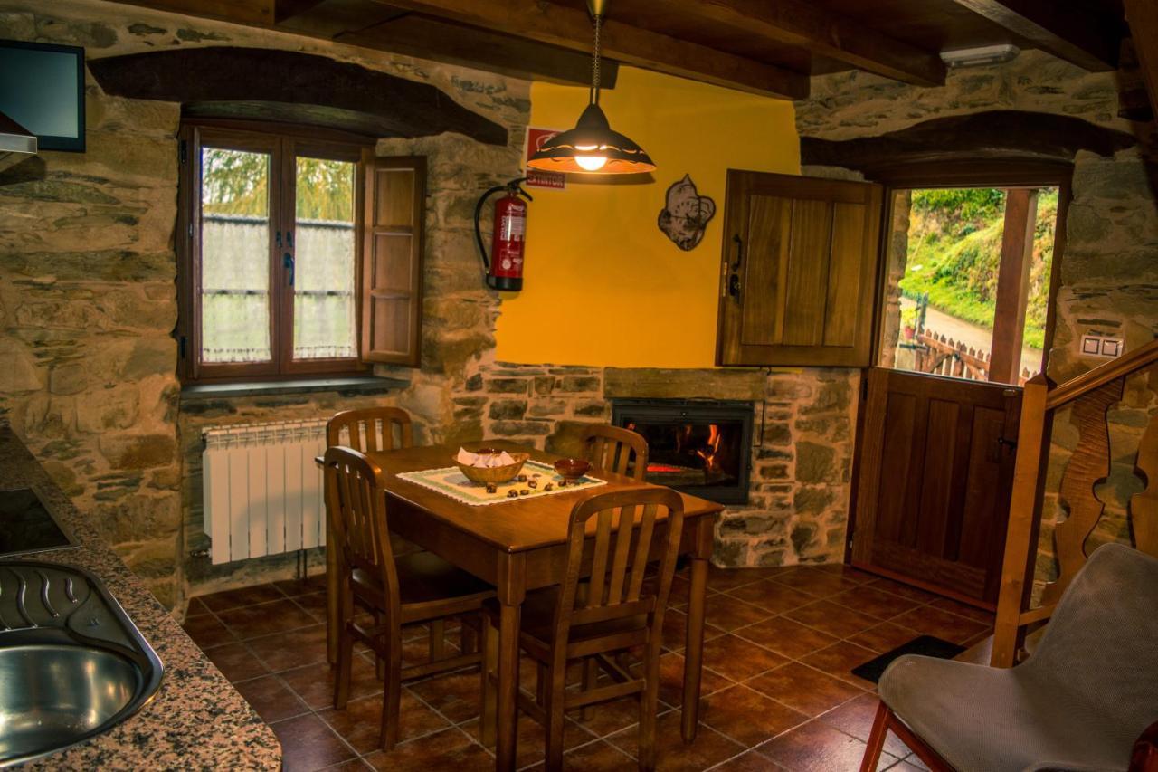 Apartamentos Rurales Tia Vicenta Santa Eulalia de Oscos Eksteriør bilde