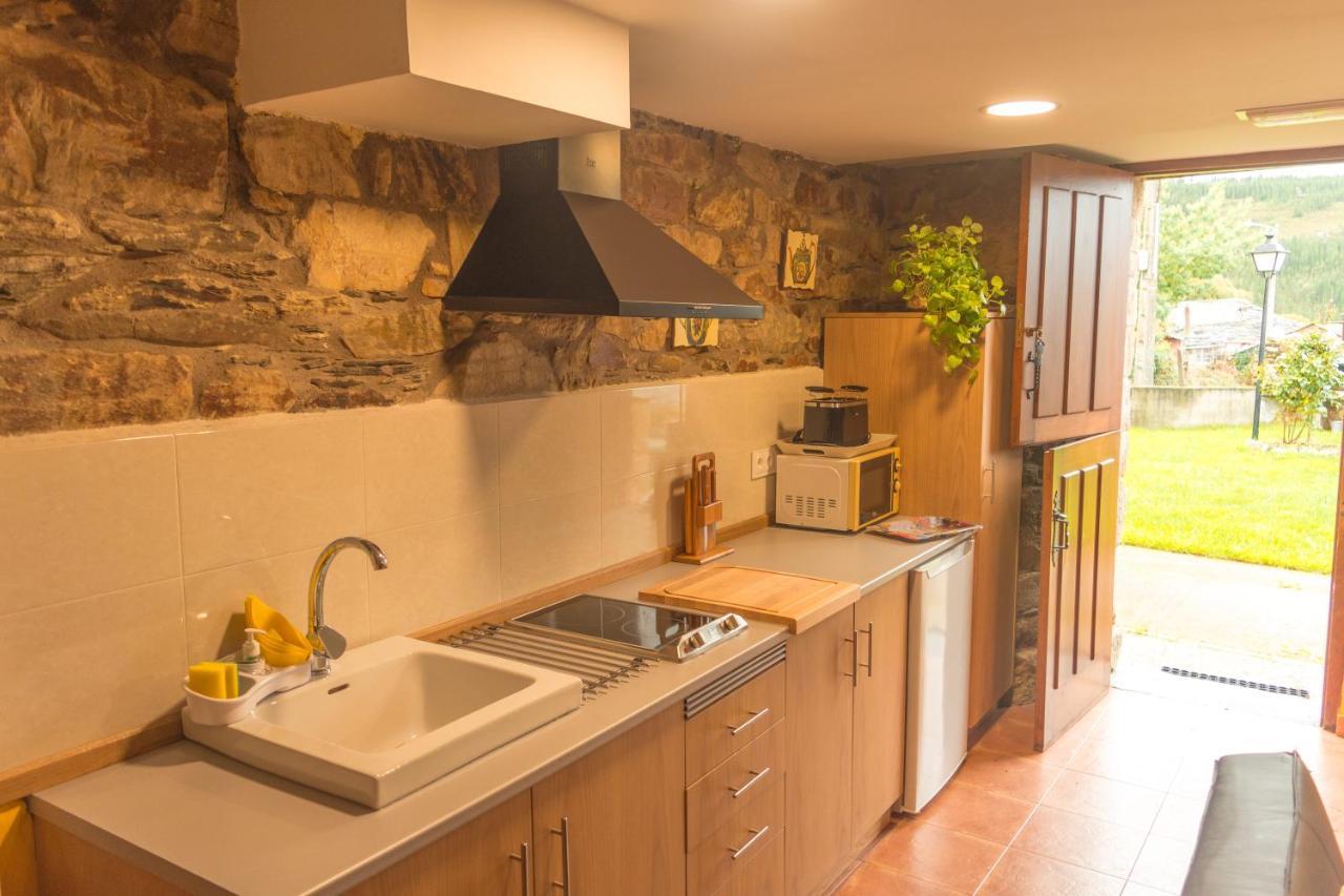 Apartamentos Rurales Tia Vicenta Santa Eulalia de Oscos Eksteriør bilde