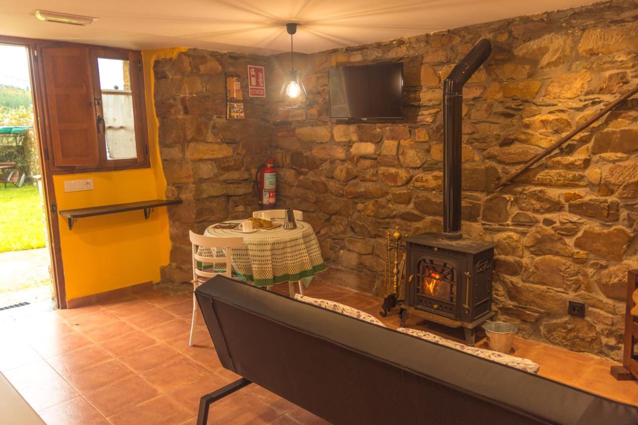 Apartamentos Rurales Tia Vicenta Santa Eulalia de Oscos Eksteriør bilde