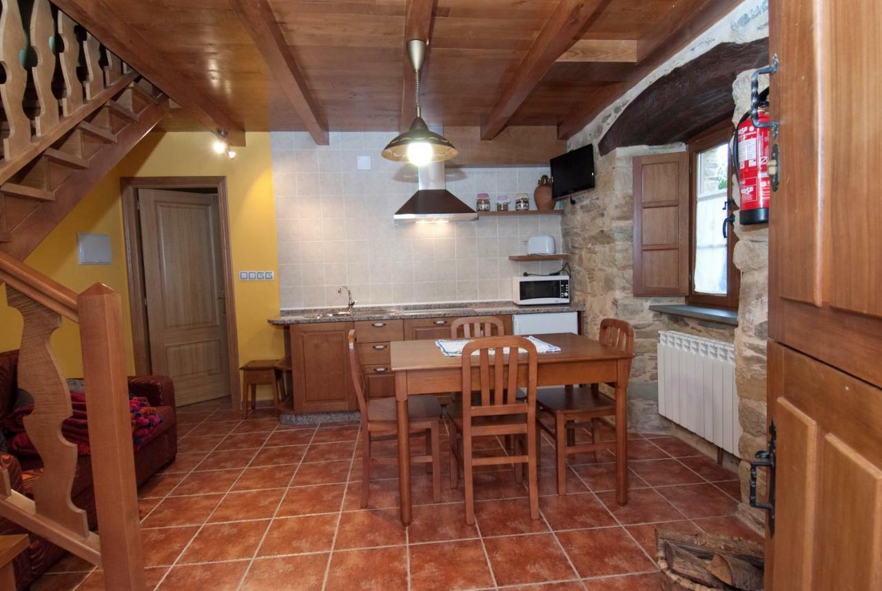 Apartamentos Rurales Tia Vicenta Santa Eulalia de Oscos Eksteriør bilde